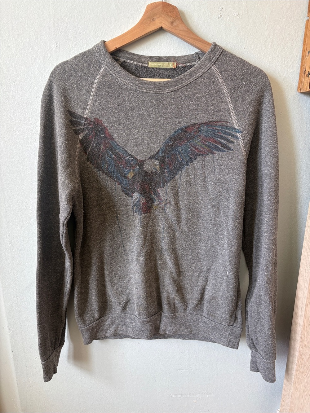 Source Unknown Gray Pullover Sweater with Multicolor Eagle Graphic